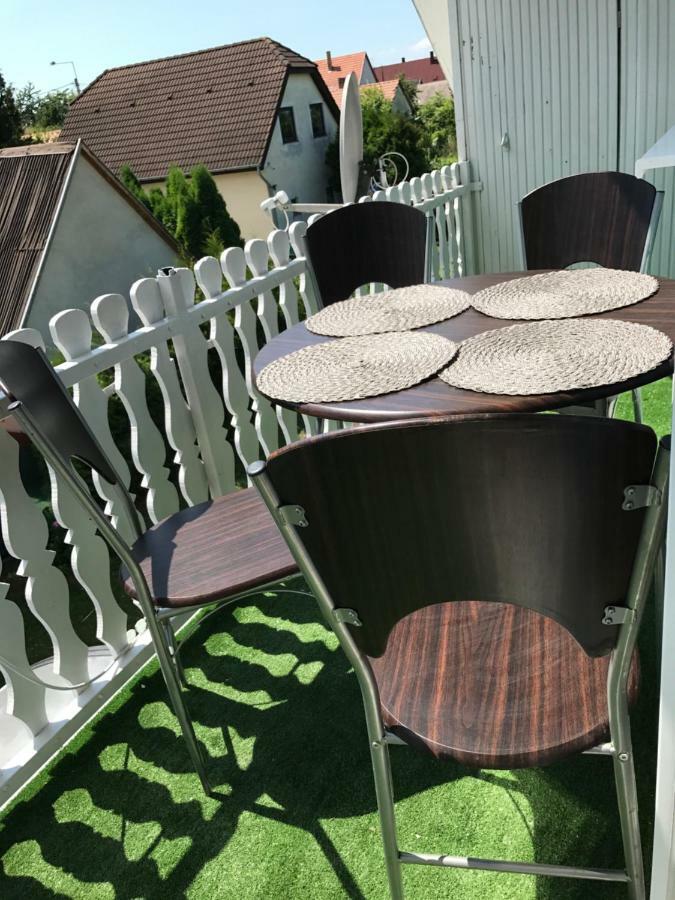 Rozsavoelgy Apartman Balatonlelle Esterno foto