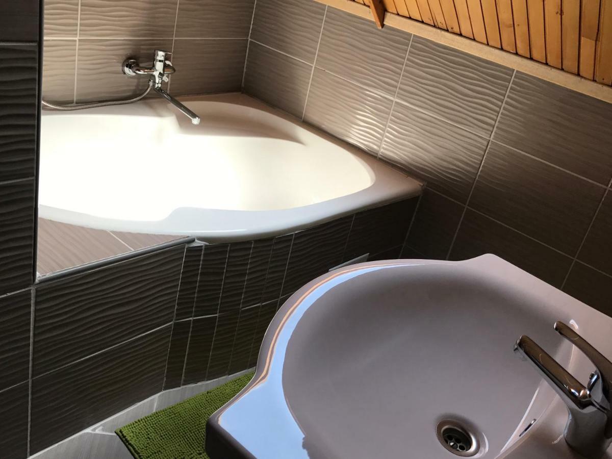 Rozsavoelgy Apartman Balatonlelle Esterno foto